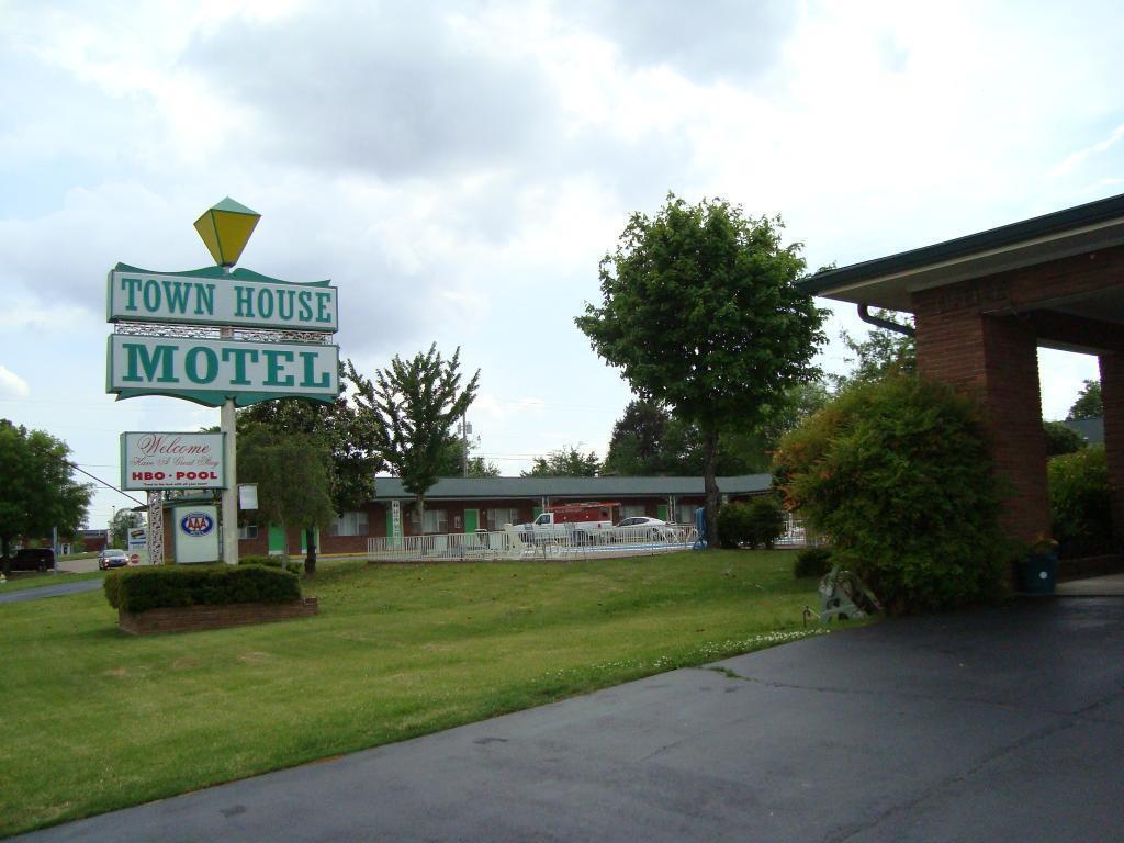 Town House Motel Tupelo Exterior foto